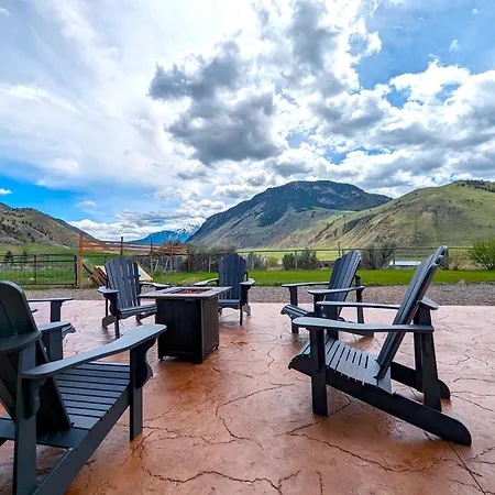 Yellowstone Treasure Retreat